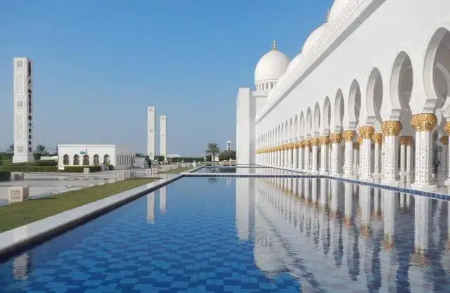 Abu Dhabi, die Hauptstadt der Vereinigten Arabischen Emirate, hat sich zu einem der attraktivsten Reiseziele entwickelt. (Foto: Ines Bauer)