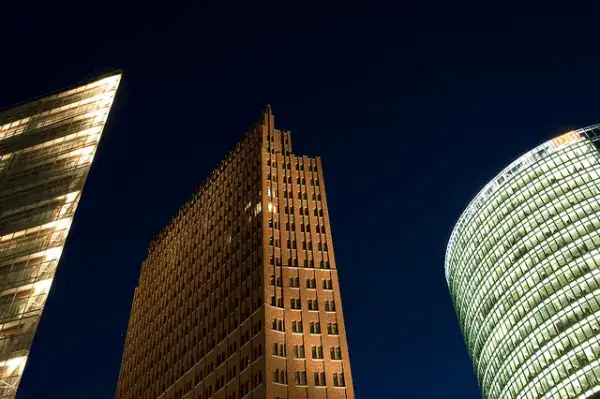 In Berlin wie hier am Potsdamer Platz kommt man problemlos ohne ein einziges deutsches Wort durch den Alltag. (Foto: sfreimark)
