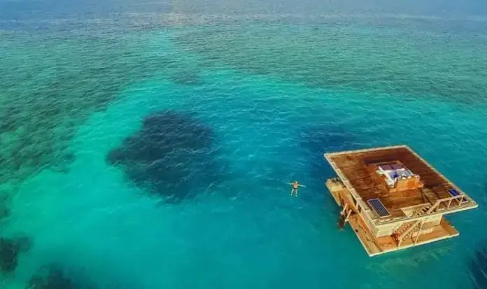 Paradiesisch: Das Unterwasserzimmer bietet einen weiten Blick auf den Indischen Ozean.
