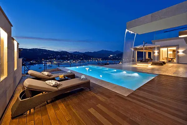 Wow. Luxus Immobilien lohnen sich eben schon! Die Aussicht ist der Hammer. (foto: