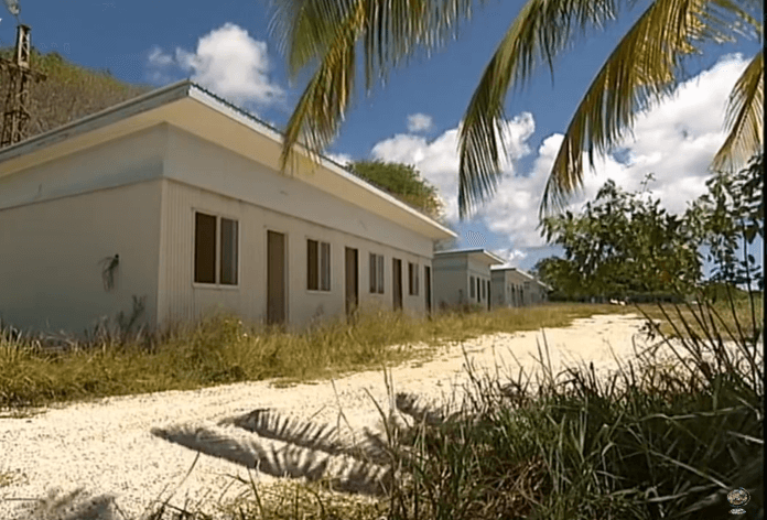 Australien bringt Flüchtlinge auf Insel unter. (Foto: Screenshot)