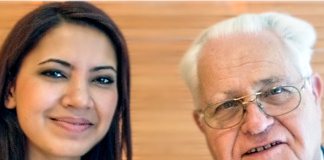 Deutsch-Nachhilfeschülerin Mitra A. aus Kabul in Afghanistan und der ehrenamtliche Helfer Erich Aulbach aus Aschaffenburg in Bayern (Foto: Aulbach)