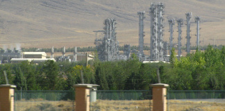 Der Schwerwasser-Reaktor bei Arak in Iran, hier eine Aufnahme vom Oktober 2012, diente zur Gewinnung von Atomwaffen-Plutonium (Foto: Wikipedia/Nanking2012-Eigenes Werk)