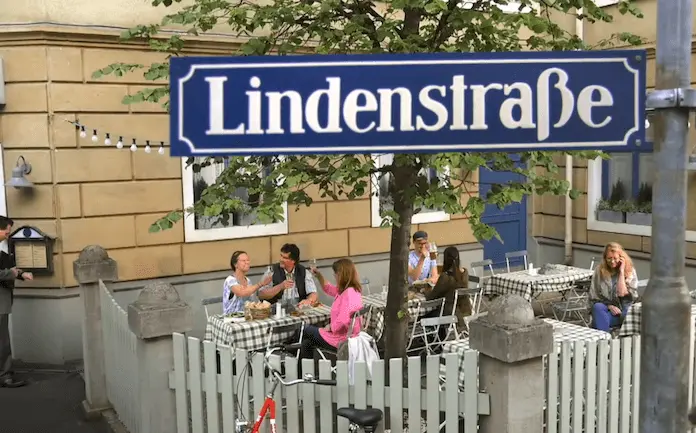 Integration pur: ARD und ZDF machen Fernsehen auf Arabisch. (Foto: Lindenstraße auf YouTube)