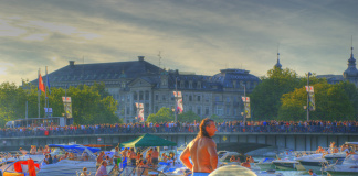 Streedparade in Zürich - Hier sollte man sein Bargeld erst Recht nicht vergessen. (Foto: Martin Abegglen)