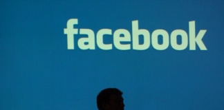 Der Chef von Facebook, Mark Zuckerberg, sieht sich mit Vorwürfen der politischen Zensur konfrontiert. (Foto: flickr/Andrew Feinberg)