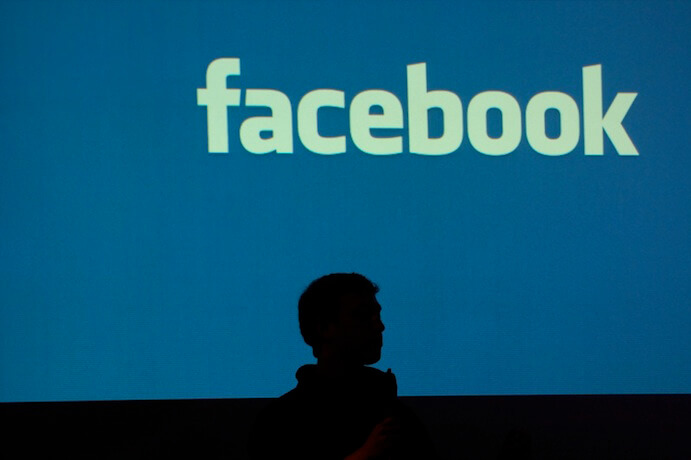 Der Chef von Facebook, Mark Zuckerberg, sieht sich mit Vorwürfen der politischen Zensur konfrontiert. (Foto: flickr/<a href="https://www.flickr.com/photos/andrewfeinberg/2325659148/in/photolist-4xvBrw-4xrqBr-4xrrm2-4xrarg-4xvC9G-4xrqVa-4xvBGo-4xvCzs-4xrpCZ-4xvB1u-4xrr4K-4xvCeU-4xrau6-4xvCpw-4xvBkh-4xvCNJ-4xvBbU-4xrqKV-4xvBej-4xcLfS-4xvCLs-4xvmMh-4xrqNK-4xrqET-4xvC67-4xvBFo-4xvD6u-4xrqXx-4xvBYE-4xrrgk-k1bciU-5rUkLC-7VmLeK-5sQ539-5rU71d-5sYw5D-5t3VDb-4njqR8-oDAyqW-4x7MLg-5Wbjbj-5sKE4z-5sQ4Ko-4xurcG-91ua1a-4xdXiQ-4xuroy-4njqNa-4xdR73-4x9LpR" target="_blank">Andrew Feinberg</a>)