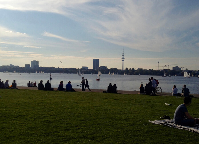 Grilling by the Alster Lake. 