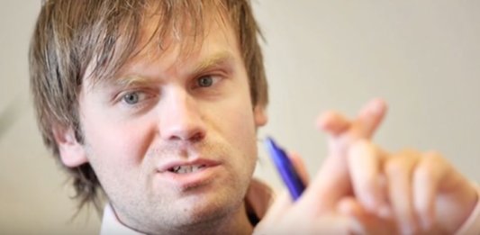 Unister-Chef Thomas Wagner verunglückte auf dem Weg von Venedig nach Leipzig tödlich beim Absturz seiner Privatmaschine. Wenige Tage darauf meldete Unister Insolvenz an. (Bild: Screenshot YouTube)