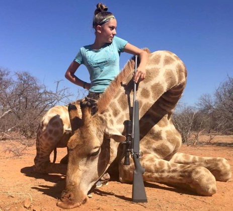 Aryanna Gourdin Giraffe Gewehr