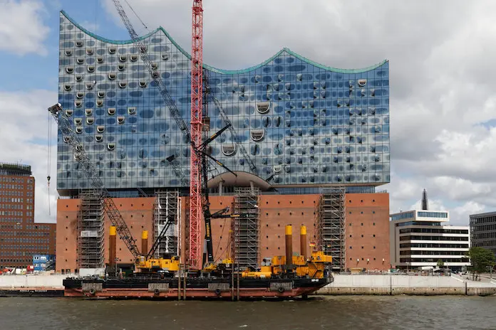 Die Elbphilharmonie/ das alles bietet Deutschlands teuerstes Wohnhaus (Foto: Paul Horsefield)