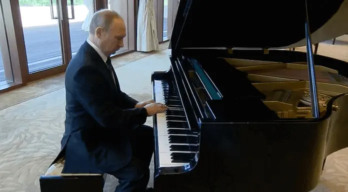 Wladimir Putin Klavier