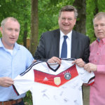Oliver Wolf mit neuem Schirmherr und DFB Präsident Reinhard Grindel und Erhard Dreyer