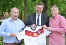 Oliver Wolf mit neuem Schirmherr und DFB Präsident Reinhard Grindel und Erhard Dreyer