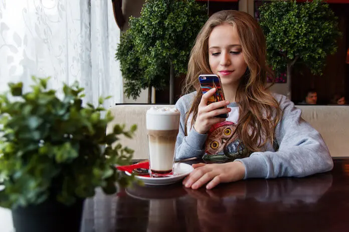 Smartphones, soziale Netzwerke und die verlorene Generation (Foto: Hamza Butt)