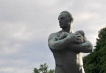 Die zukunftsfähige Wirtschaft: Skandinavien macht es vor. Hier: Foto einer Skulptur im Frogner Park, Norwegen. (Foto: jerdam)