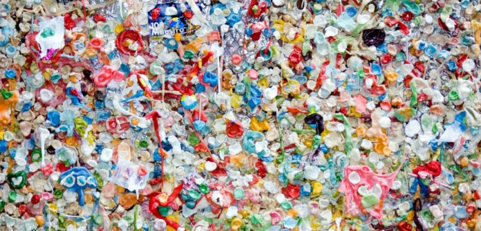Afrika versinkt im Plastik - Müll wird nicht recycelt