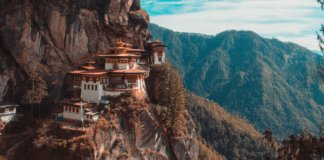 Bhutan im Himalaya verlangt 200 Dollar pro Tag